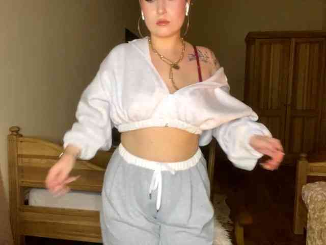 LakishaOtukolo webcam