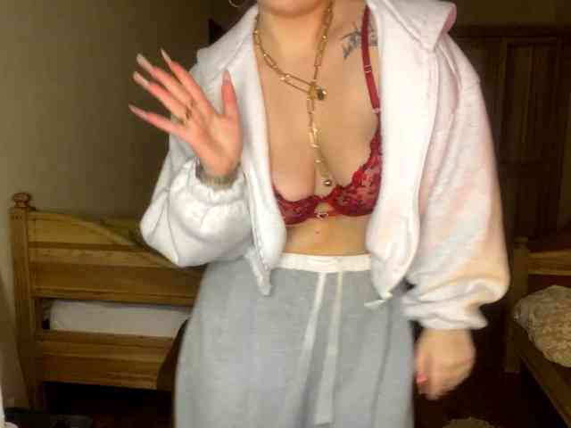 LakishaOtukolo webcam