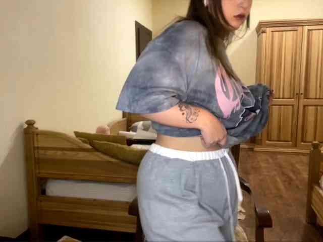 LakishaOtukolo webcam