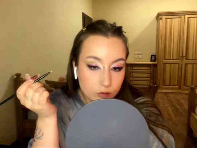 LakishaOtukolo webcam