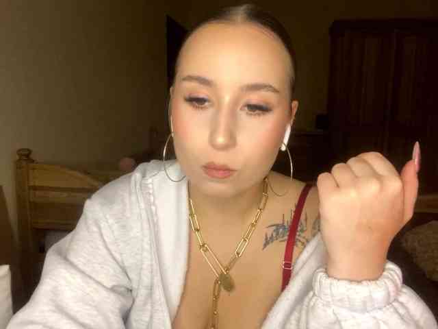 LakishaOtukolo webcam