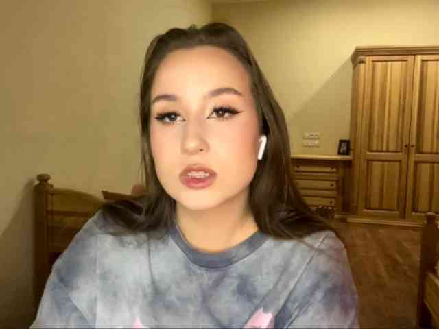 LakishaOtukolo webcam