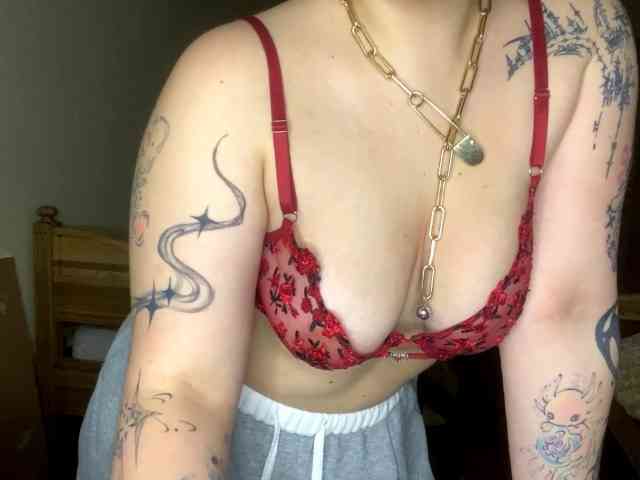 LakishaOtukolo webcam