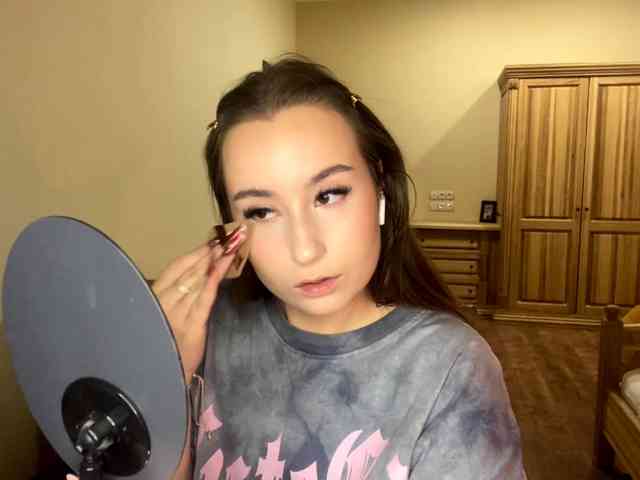 LakishaOtukolo webcam