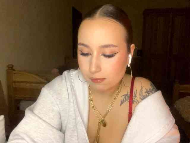 LakishaOtukolo webcam