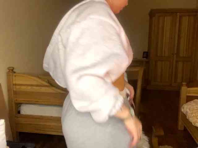 LakishaOtukolo webcam