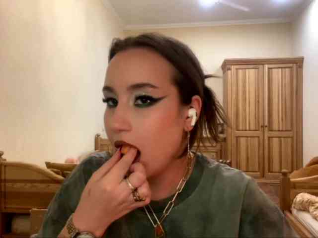 LakishaOtukolo webcam