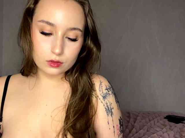 LakishaOtukolo webcam