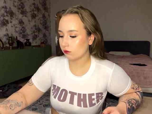 LakishaOtukolo webcam