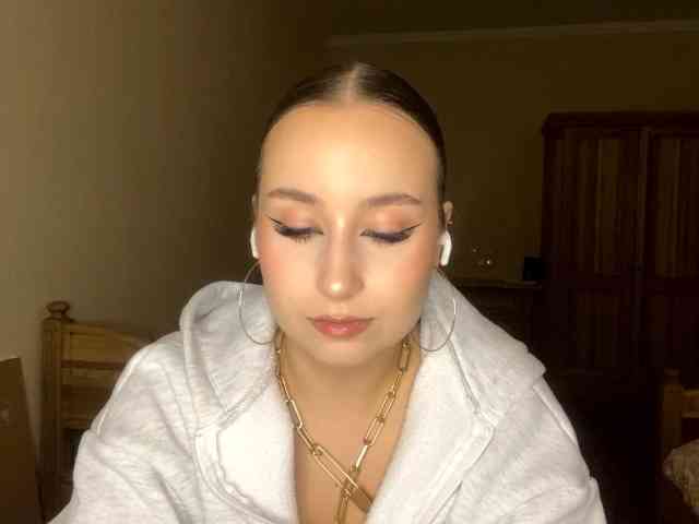 LakishaOtukolo webcam