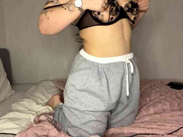 LakishaOtukolo webcam