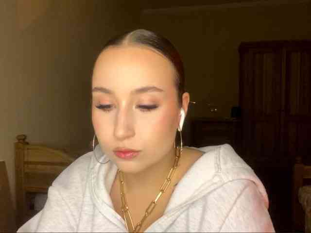 LakishaOtukolo webcam