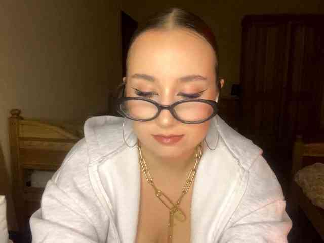 LakishaOtukolo webcam