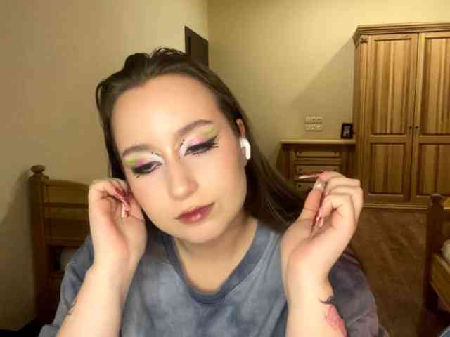 LakishaOtukolo webcam