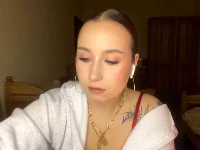 LakishaOtukolo webcam