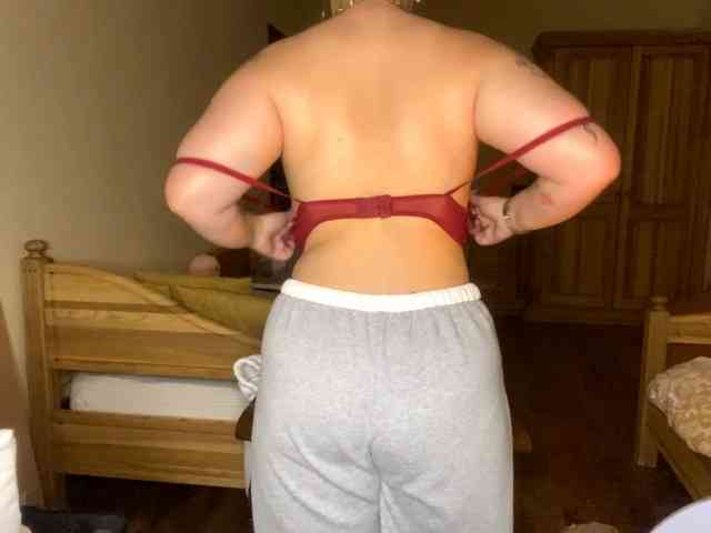 LakishaOtukolo webcam