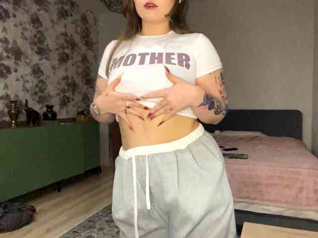 LakishaOtukolo webcam