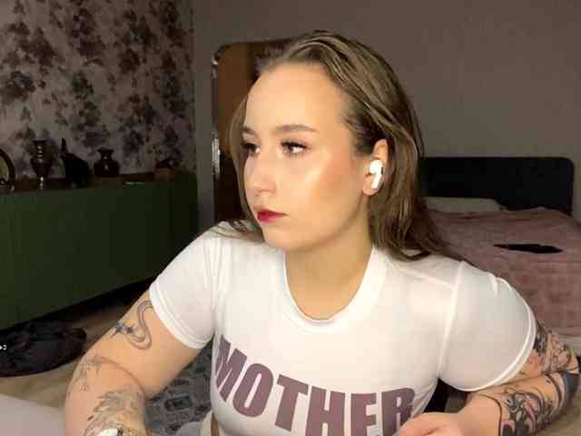 LakishaOtukolo webcam