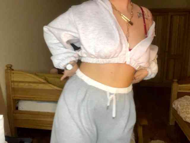 LakishaOtukolo webcam