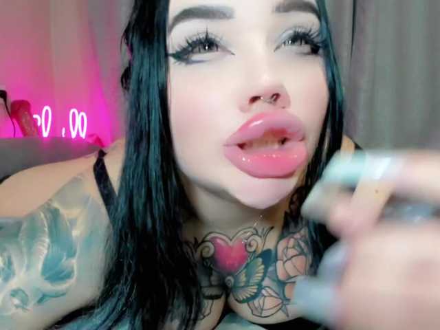 Aira-Vi's BongaCams show and profile
