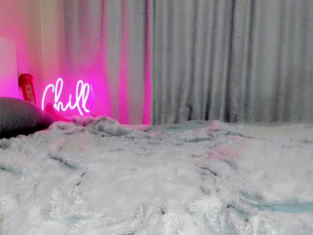 Aira-Vi's BongaCams show and profile