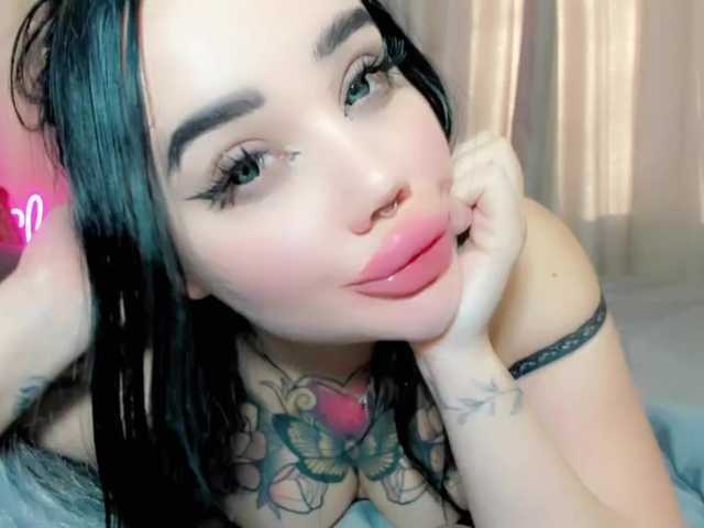 Aira-Vi's BongaCams show and profile
