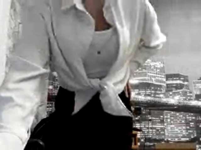 LexieMallia webcam bongacams model stream image