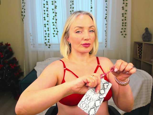 MonikaPinch's BongaCams show and profile