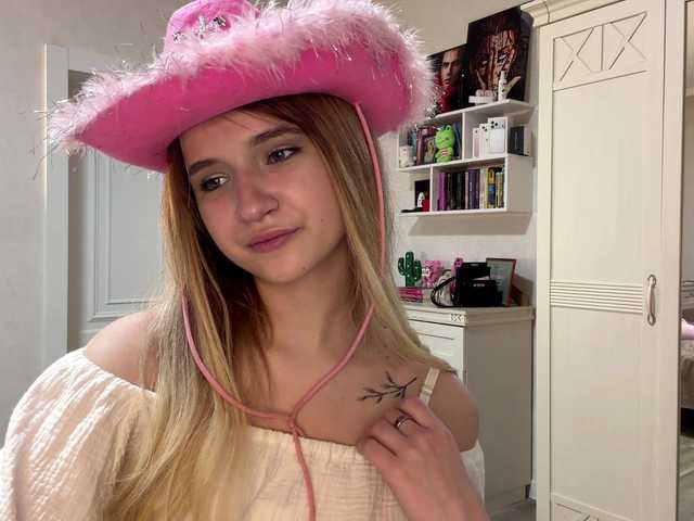 MicaFiechter's BongaCams show and profile