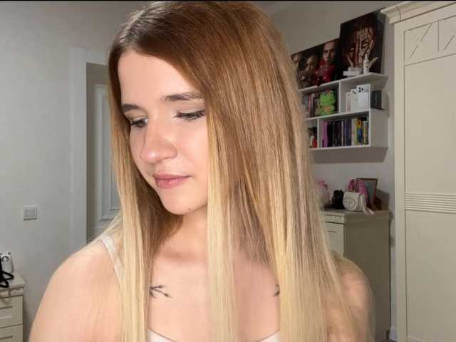 MicaFiechter's BongaCams show and profile