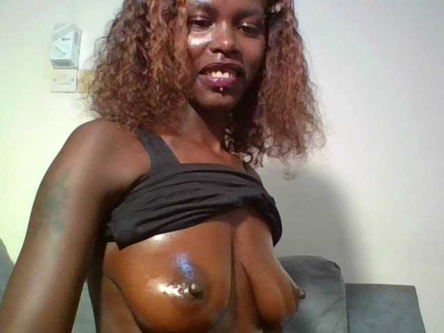 Mounchrie Live Cam on BongaCams