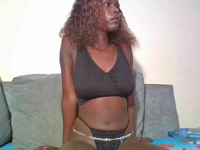 Mounchrie Live Webcam on BongaCams