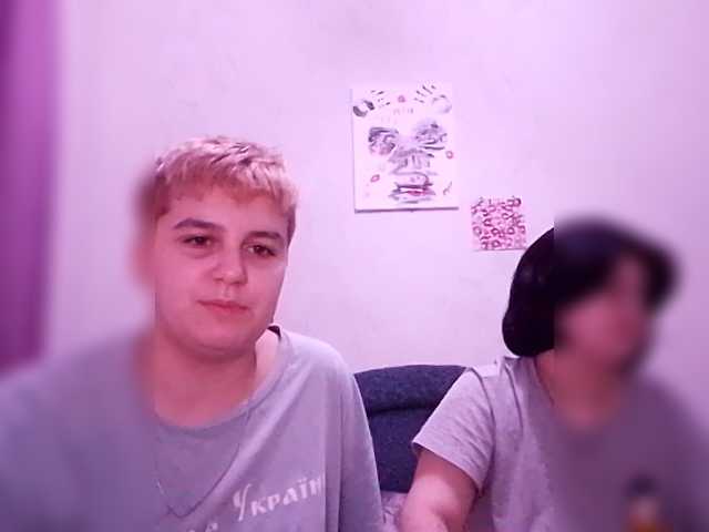 2Lesbians's BongaCams show and profile