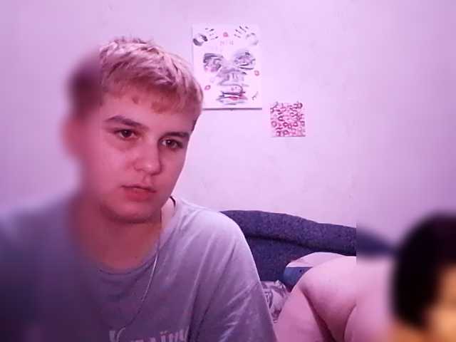 2Lesbians's BongaCams show and profile