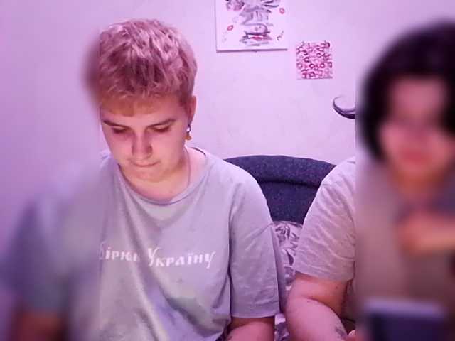 2Lesbians's BongaCams show and profile