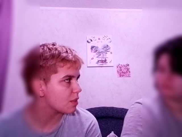 2Lesbians's BongaCams show and profile