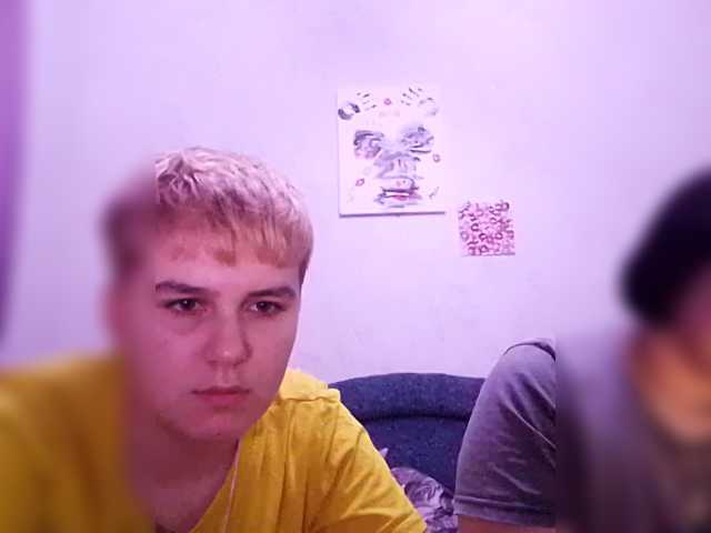 2Lesbians's BongaCams show and profile