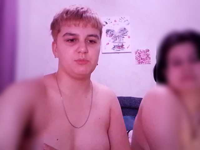 2Lesbians's BongaCams show and profile