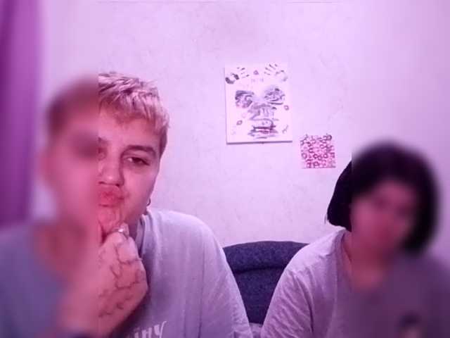 2Lesbians's BongaCams show and profile