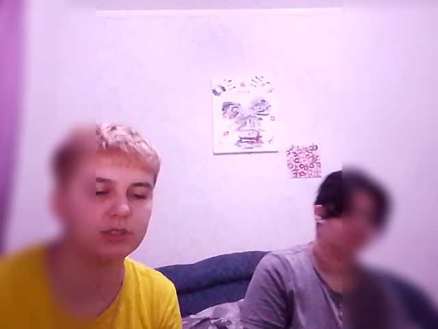 2Lesbians's BongaCams show and profile