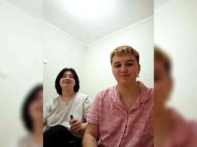 2Lesbians webcam
