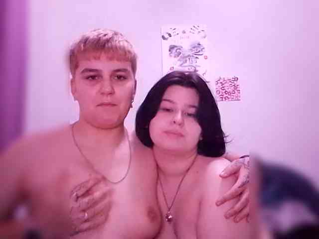 2Lesbians Live Webcam on BongaCams