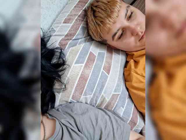 2Lesbians Live Webcam on BongaCams