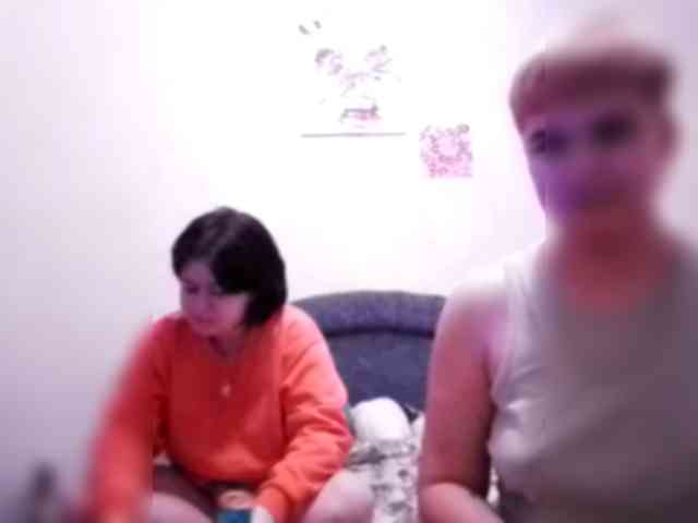 2Lesbians webcam