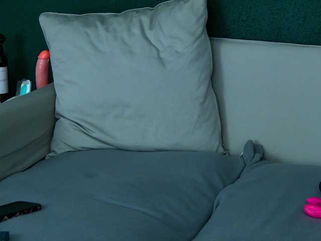 RoxanneJoy's BongaCams show and profile