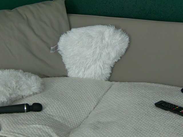 RoxanneJoy's BongaCams show and profile