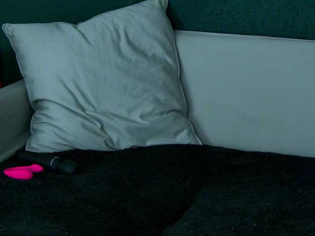 RoxanneJoy's BongaCams show and profile