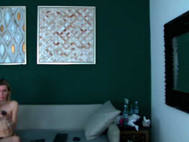 RoxanneJoy's BongaCams show and profile