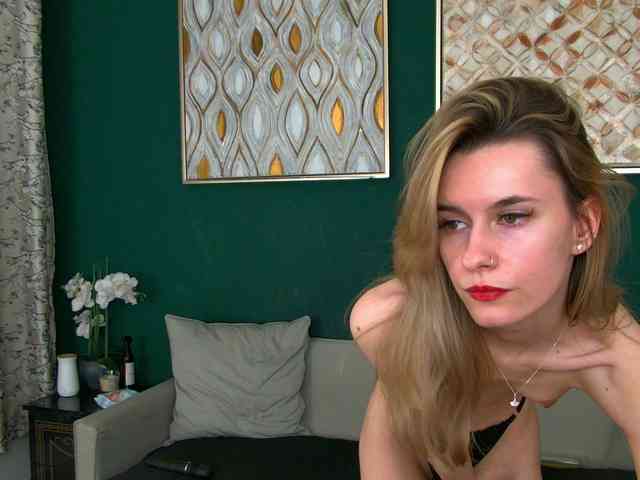 RoxanneJoy webcam