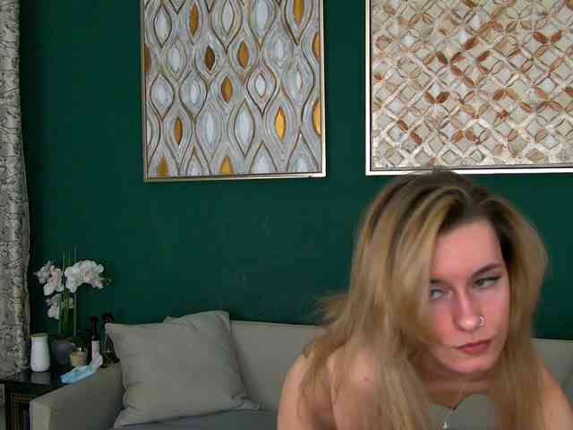 RoxanneJoy webcam